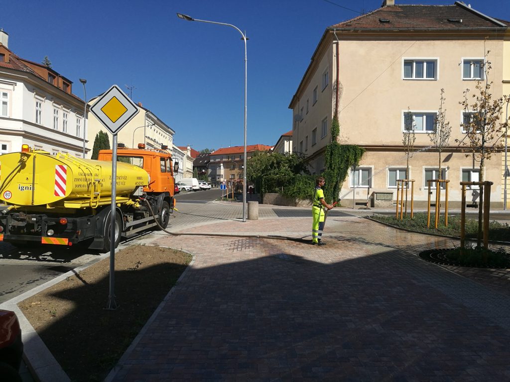 Kropice zalévání zeleně a výsadby stromů Litoměřice